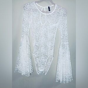 White Lace Bell Sleeve Bodysuit Women’s Medium